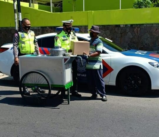 Hari Lalu Lintas Bhayangkara ke 65, Satlantas Polres Metro Laksanakan Baksos 02