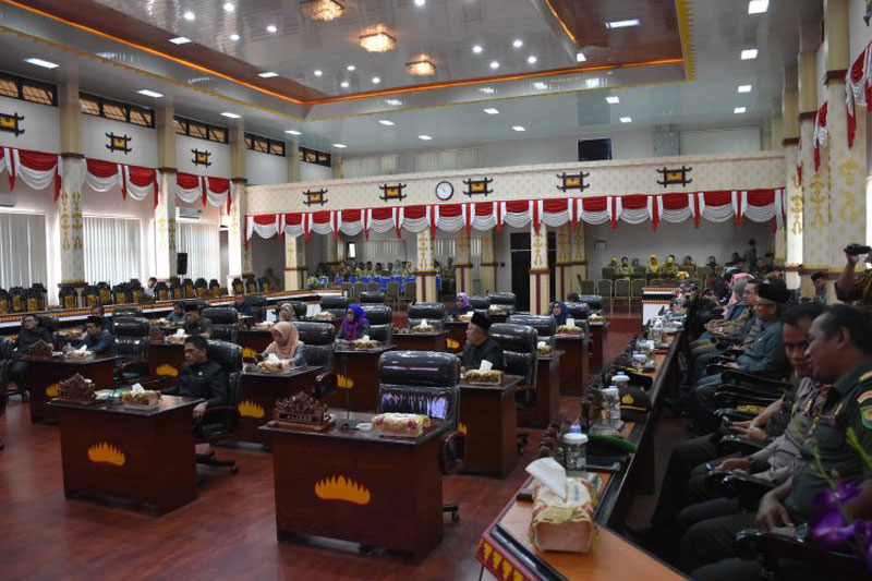 Achmad-Pairin-Sampaikan-Jawaban-atas-Pandangan-Umum-Fraksi-Tentang-Lima-Raperda-Usulan-Pemkot-Metro-02
