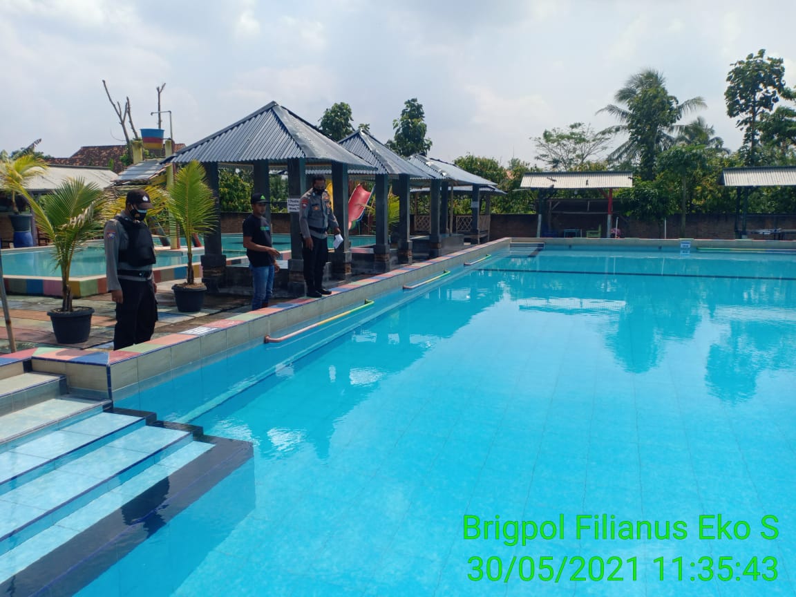Diduga Ditinggal Nyanyi Tantenya, Dua Anak Wanita Tenggelam di Kolam Renang Bonetan 02