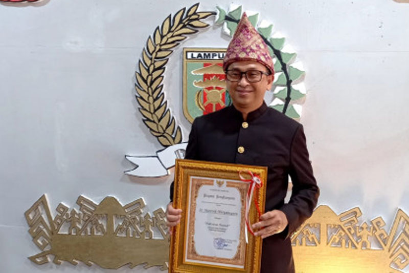 Peringati HUT Provinsi Lampung ke-58, Gubernur Arinal Anugerahkan Gelar Pahlawan Daerah pada Almarhum Ir. Marzuli Warganegara 02