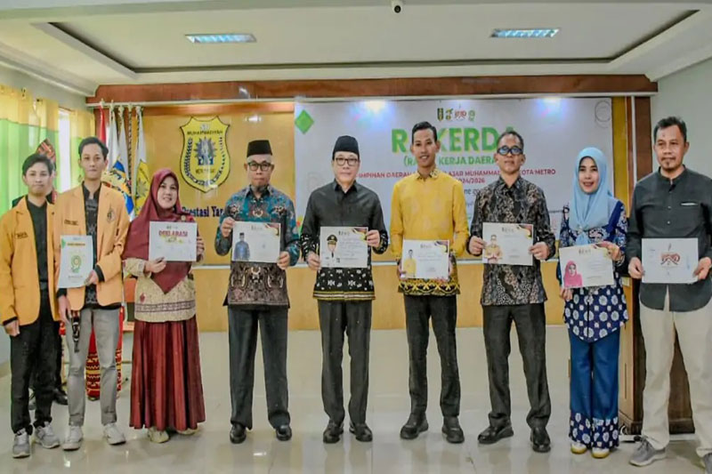 Buka Seminar Pelajar dan Rakerda IPM Kota Metro, Walikota Wahdi Apresiasi Tema “Break The Cycle : Menjadi Remaja Keren Tanpa Kenakalan”  02