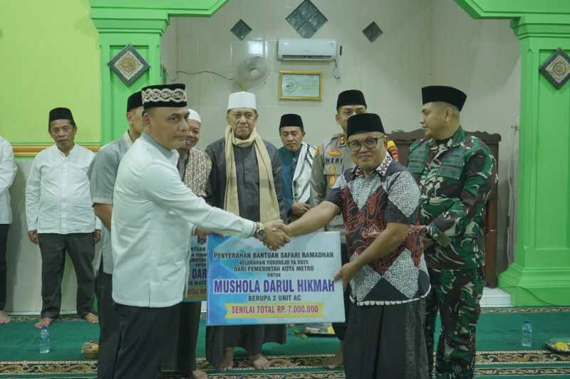 Safari Ramadan di Mushola Darul Hikmah, Walikota Bambang Ajak Masyarakat Berperan Aktif Majukan Fasilitas Keagamaan 02