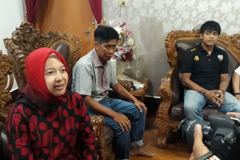 Selamat-Datang-Eks-Timnas,-Semoga-Bisa-Menjadi-Penyemangat-Pesepak-Bola-di-Kota-Metro--01 Selamat-Datang-Eks-Timnas,-Semoga-Bisa-Menjadi-Penyemangat-Pesepak-Bola-di-Kota-Metro--01