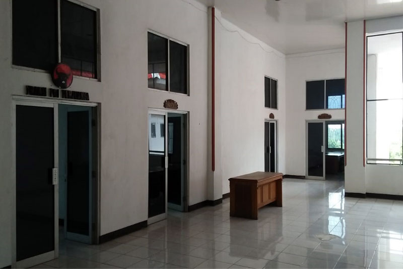 Pasca-Penetapan-Tersangka-Oleh-KPK,-Kantor-DPRD-Lampung-Tengah-Sepi Pasca-Penetapan-Tersangka-Oleh-KPK,-Kantor-DPRD-Lampung-Tengah-Sepi