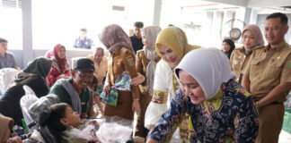 Melalui Yansos Jejama, Riana Sari Arinal Berikan Bantuan pada Penyandang Disabilitas di Lamtim