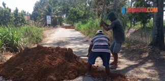 Warga Tejosari Tambal Sulam Jl. Inspeksi Irigasi Dengan Urukan Tanah