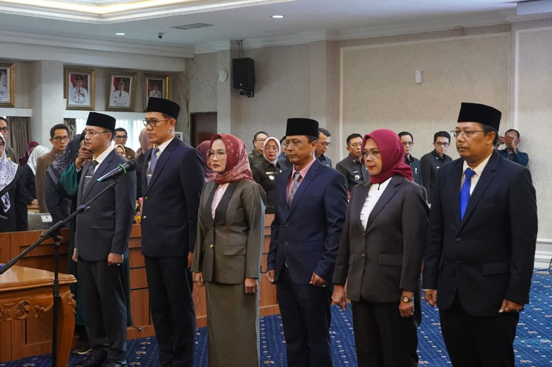 Pemprov Lampung Rotasi Enam Pejabat Eselon II, Sekda: Perkuat Birokrasi Profesional Pemprov Lampung Rotasi Enam Pejabat Eselon II, Sekda: Perkuat Birokrasi Profesional